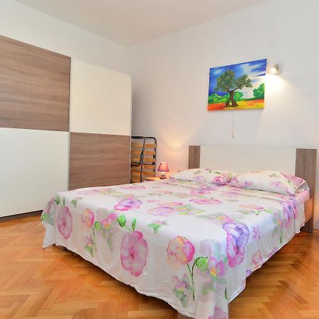 Apartments Gracijano 1724 Лижнян Екстер'єр фото
