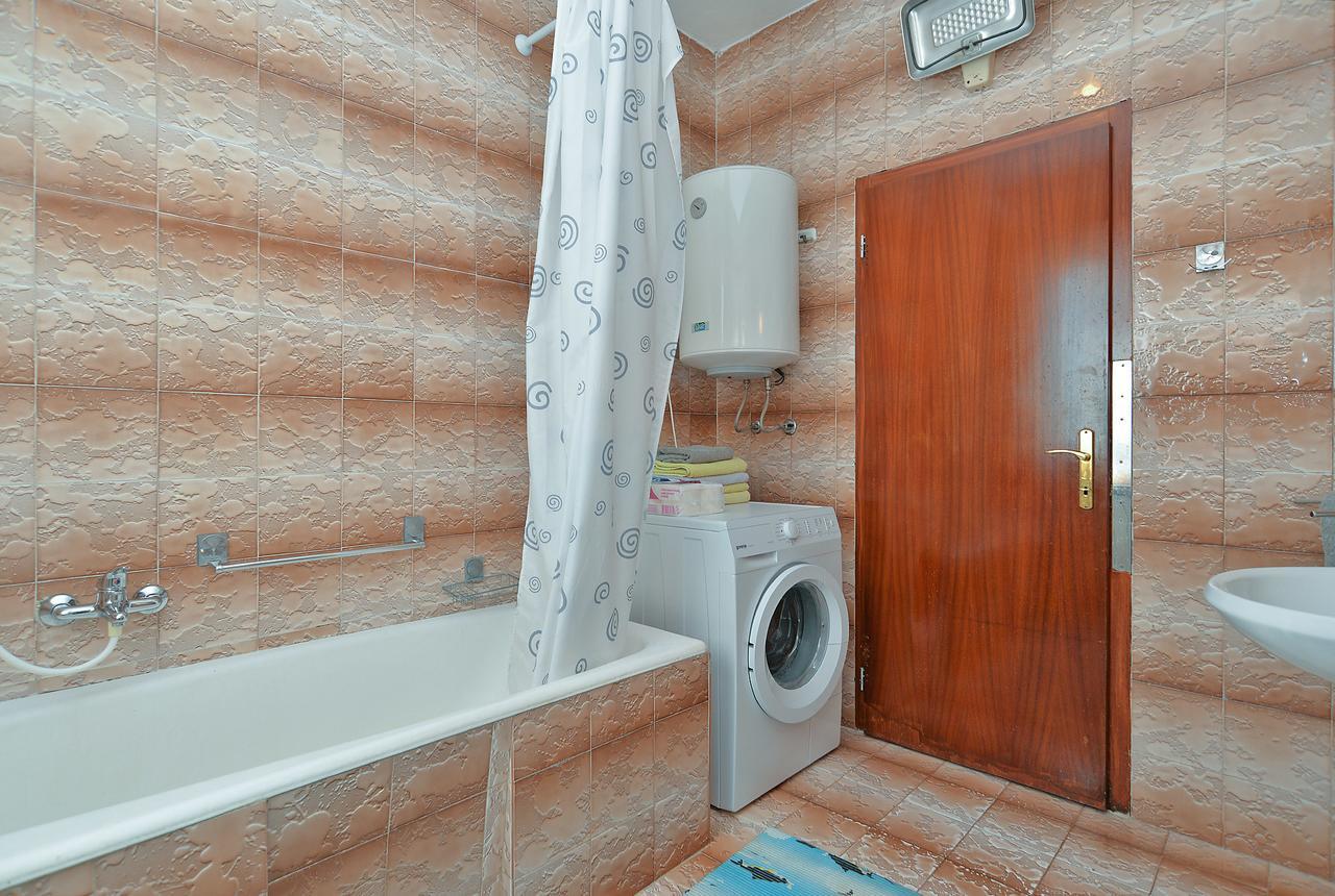 Apartments Gracijano 1724 Лижнян Екстер'єр фото