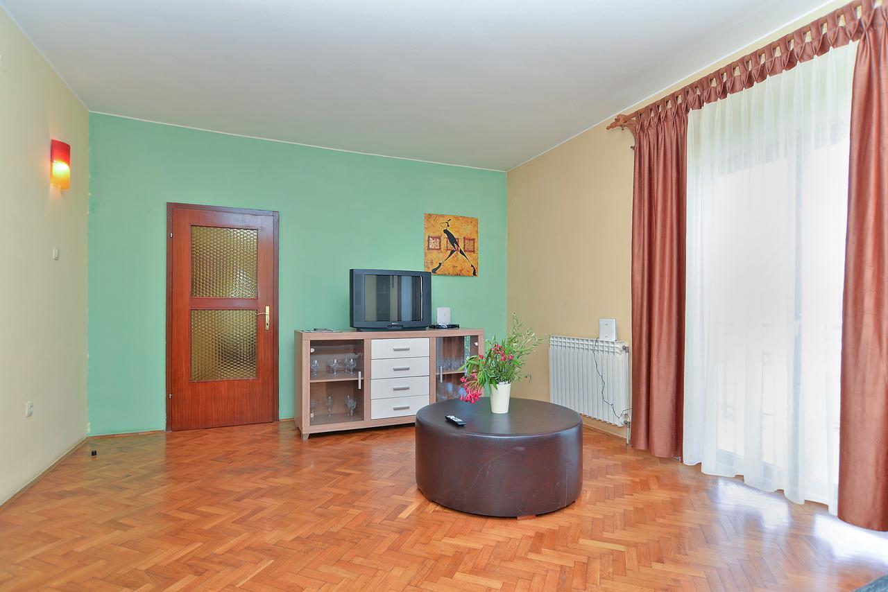 Apartments Gracijano 1724 Лижнян Екстер'єр фото
